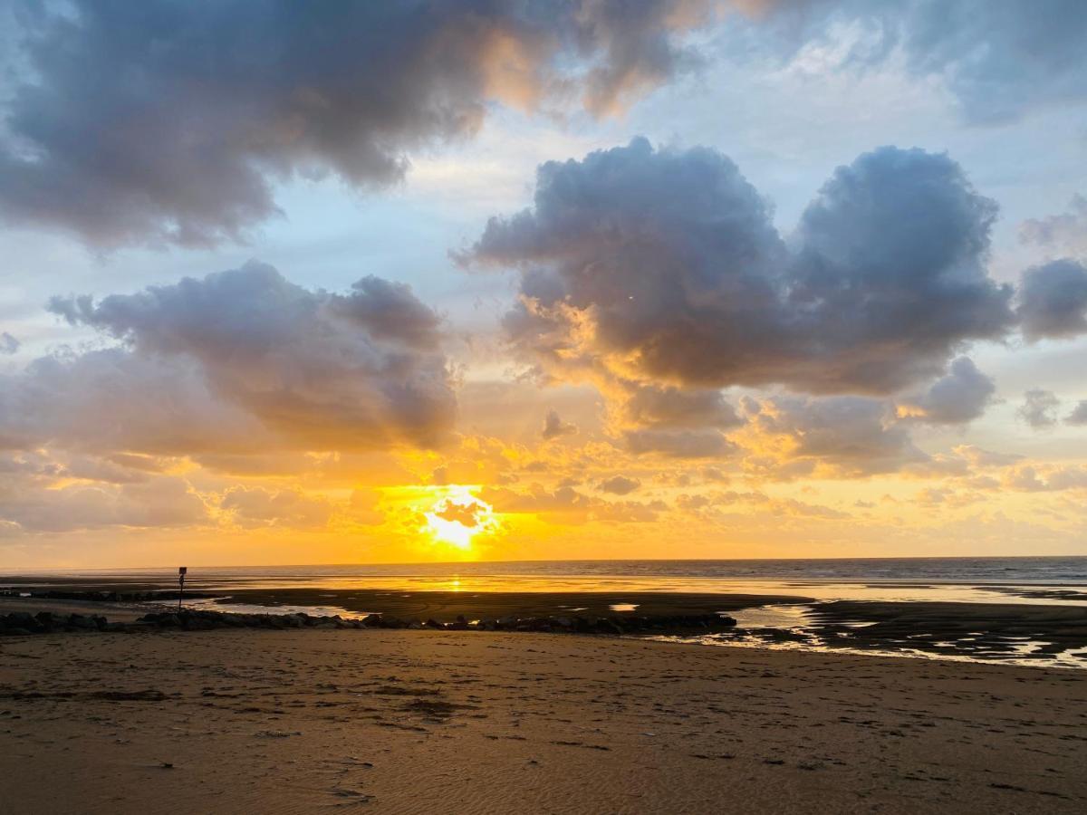 La Petite Marjolaine A 3Min A Pied De La Plage Apartment Merville-Franceville-Plage Bagian luar foto